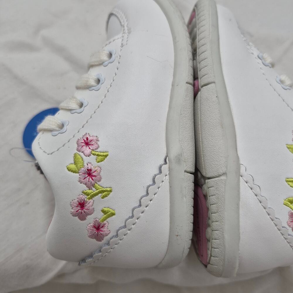 Stride Rite Emilia white leather infant sneakers with pink lining size 6 Wide